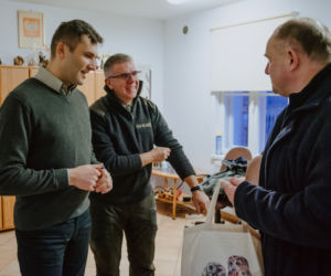 Przed Urzędem Marszałkowskim w Toruniu stanie dwudziestometrowa choinka
