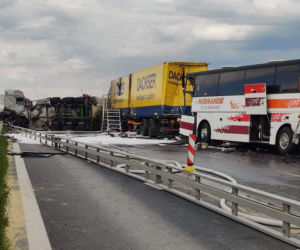 Wypadek koło Częstochowy na DK1. Ponad 30 osób rannych