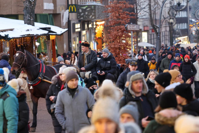 Fatalne warunki w Tatrach. Jest mroźno, ślisko, a szlaki są zasypane śniegiem. TPN ostrzega turystów
