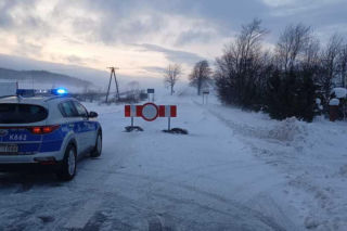 Zamieć śnieżna uwięziła kierowców w samochodach