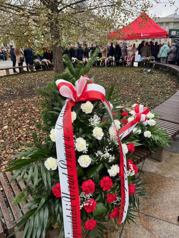 11 listopada. Narodowe Święto Niepodległości w Lublinie. Sprzedawca flag: "Z poczucia patriotyzmu nie podwyższałem cen"