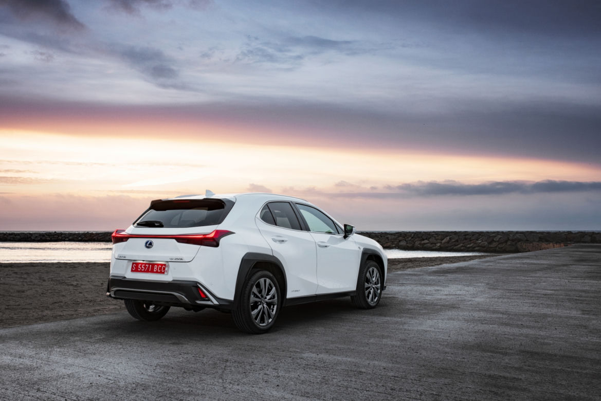 Lexus UX 250h E-Four F Sport