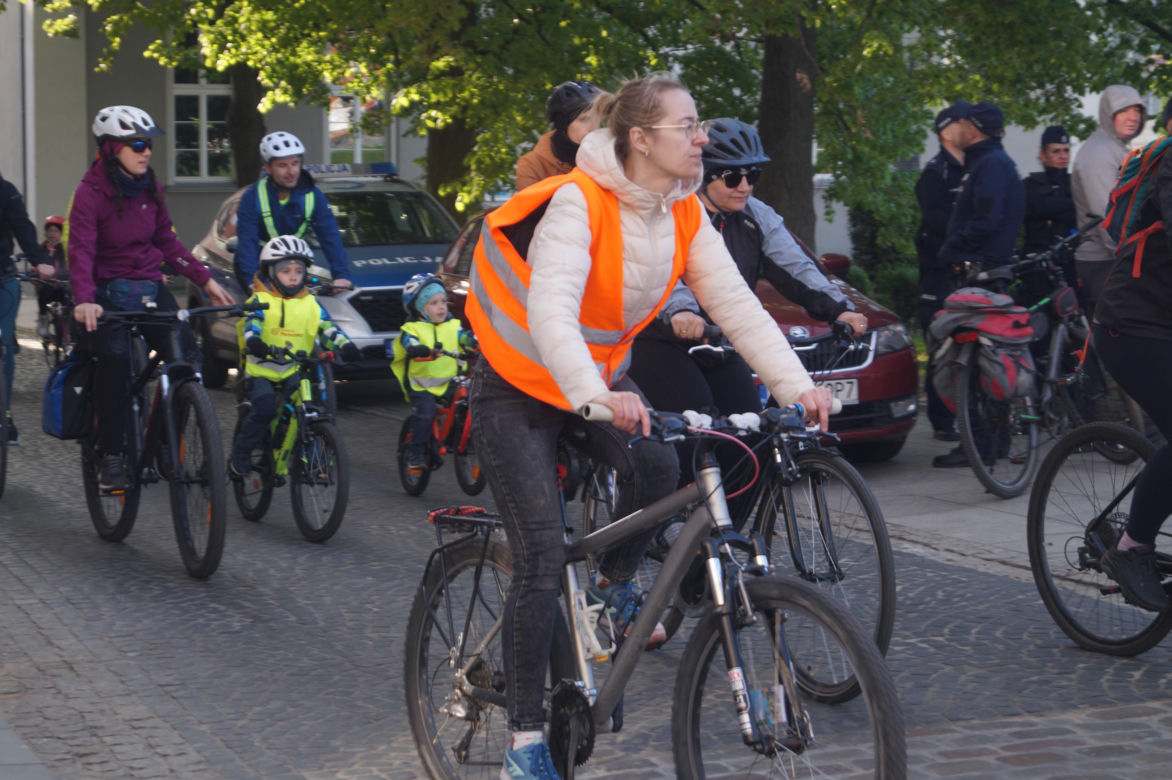 Rowerowa radość i ognisko na mecie. Rodzinna Masa Krytyczna przejechała przez Bydgoszcz