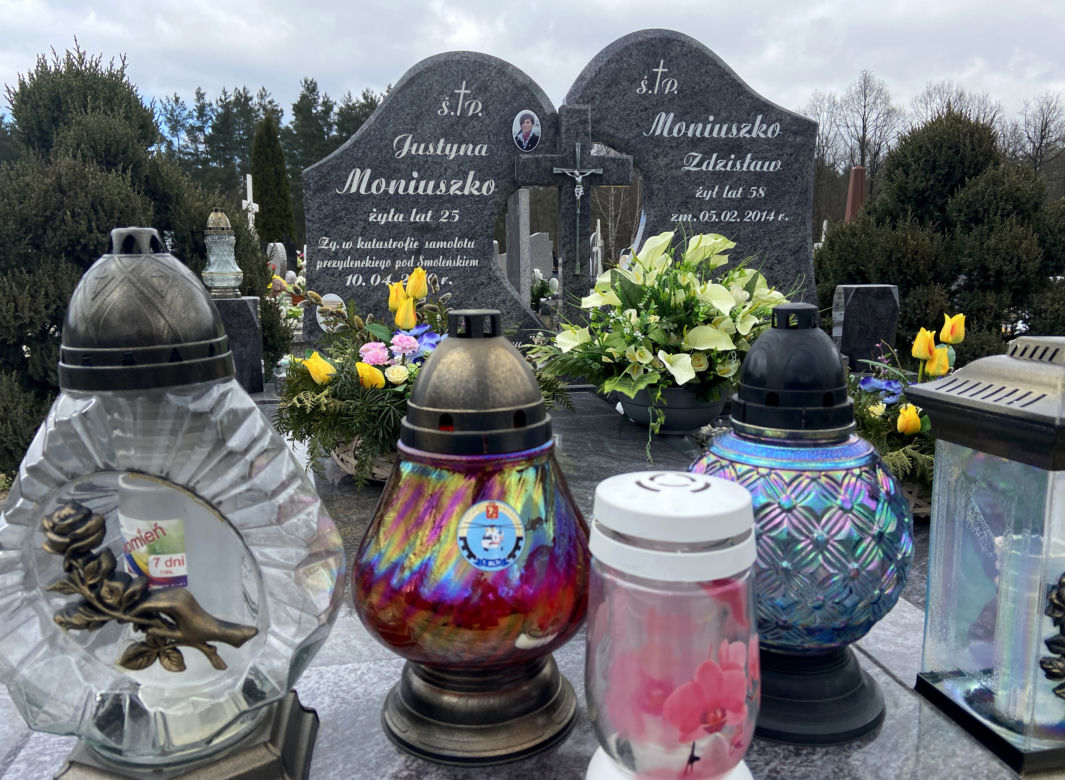Grób stewardesy Justyny Moniuszko, która zginęła w katastrofie smoleńskiej