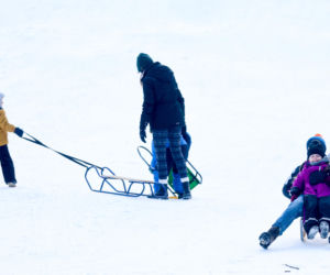 To najlepsza zimowa, darmowa atrakcja w Katowicach. Tłumy na torze saneczkowym