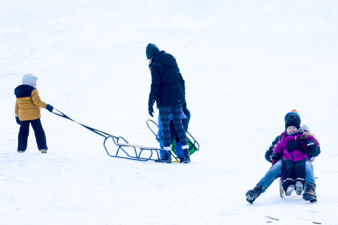 To najlepsza zimowa, darmowa atrakcja w Katowicach. Tłumy na torze saneczkowym
