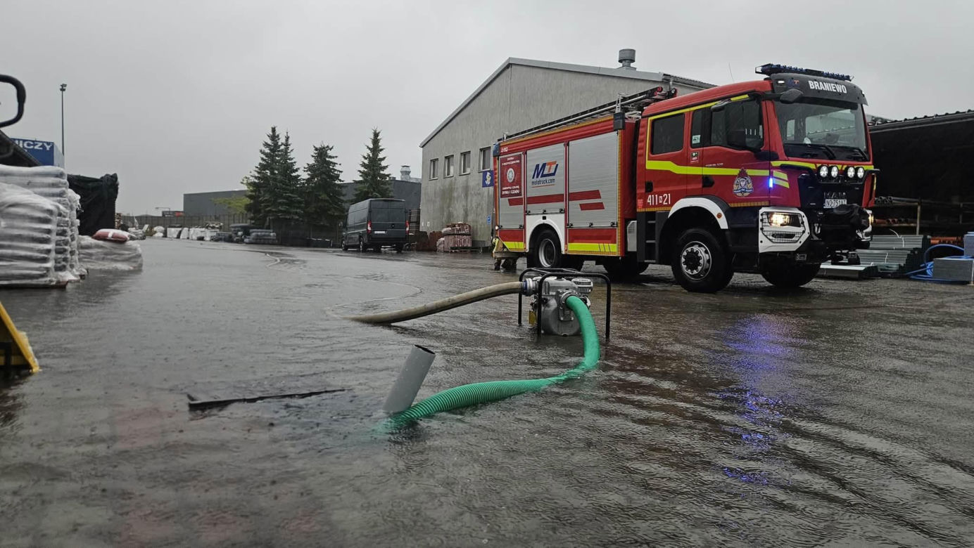 Burze nad Polską. Setki interwencji, tysiące domów bez prądu. IMGW ostrzega. Gdzie będzie najgorzej?