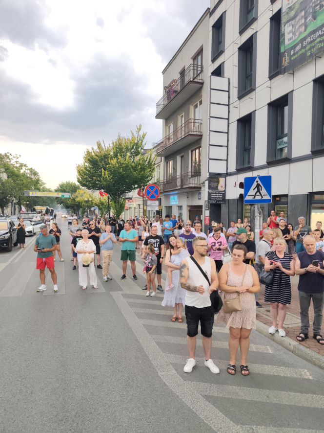 „Cześć i chwała bohaterom!”. Siedlczanie spotkali się w centrum miasta, by uczcić 82. rocznicę wybuchu Powstania Warszawskiego
