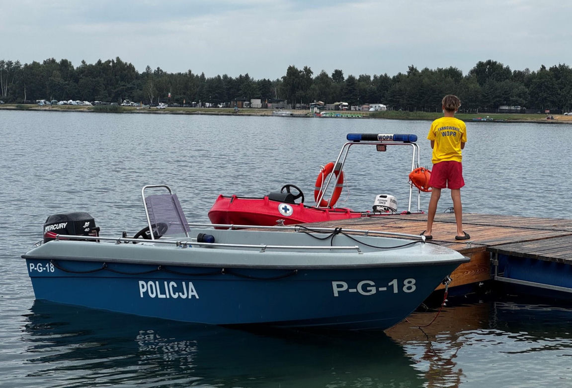 Patrole na akwenie w Radłowie