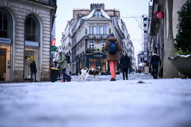 Holandia/ Setki odwołanych lotów, chaos na kolei i rekordowe korki z powodu ataku zimy