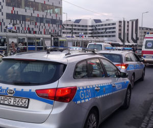 Kraków: Poważny wypadek na rondzie Grunwaldzkim. Karetka zderzyła się z autobusem