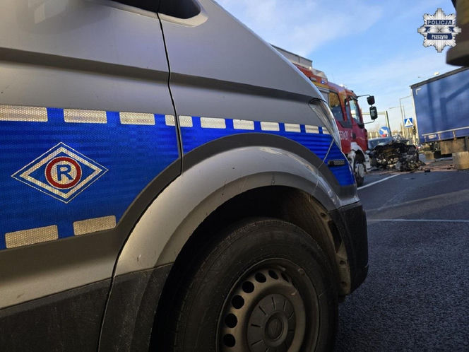 Dramatyczne sceny na DK1 w Pszczynie! 26-letni kierowca w szpitalu po zderzeniu z tirem