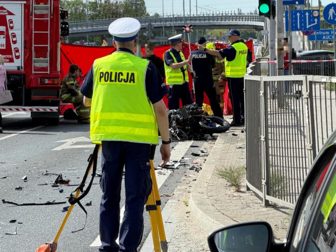 Motocyklista nie żyje! Wstrząsający wypadek pod Warszawą. Jest szokujące nagranie z kamery