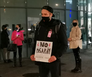 Spacer zaniepokojonych obecną sytuacją. Strajk Kobiet w Kaliszu. 