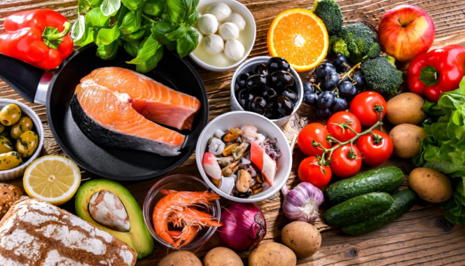 Jadły w ten sposób przez 25 lat i żyły dłużej. Naukowcy wskazali konkretny model diety