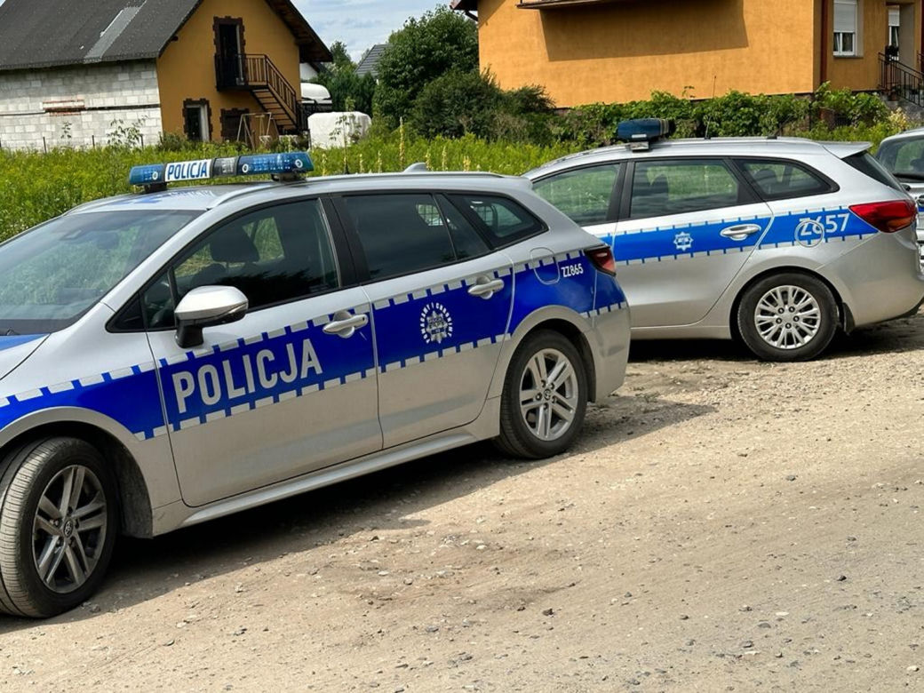 Tragedia na jeziorze pod Otwockiem! Rzucili się na ratunek kobiecie. Nie dało się nic zrobić