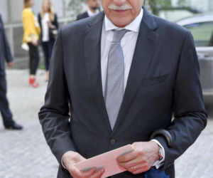 Mało kto wie, że Andrzej Olechowski prezenterem muzycznym i był DJ-em. Wspomniała go gwiazd TVP