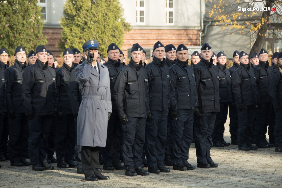 Nowi policjanci w śląskim garnizonie. Złożyli ślubowanie