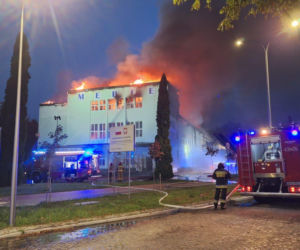 Spłonął sklep meblowy. Milionowe straty. Co było przyczyną pożaru?