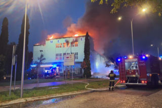 Pożar sklepu meblowego w Hajnówce przyniósł milionowe straty. Śledczy podjęli ostateczną decyzję