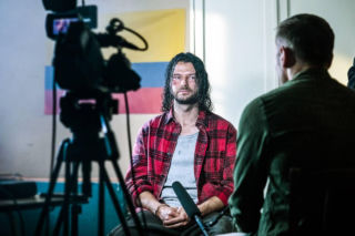 Pierwsza miłość, odcinek 4182: Paweł rozpozna Kingę na zdjęciu! Powie Jankowi kim jest? - ZDJĘCIA