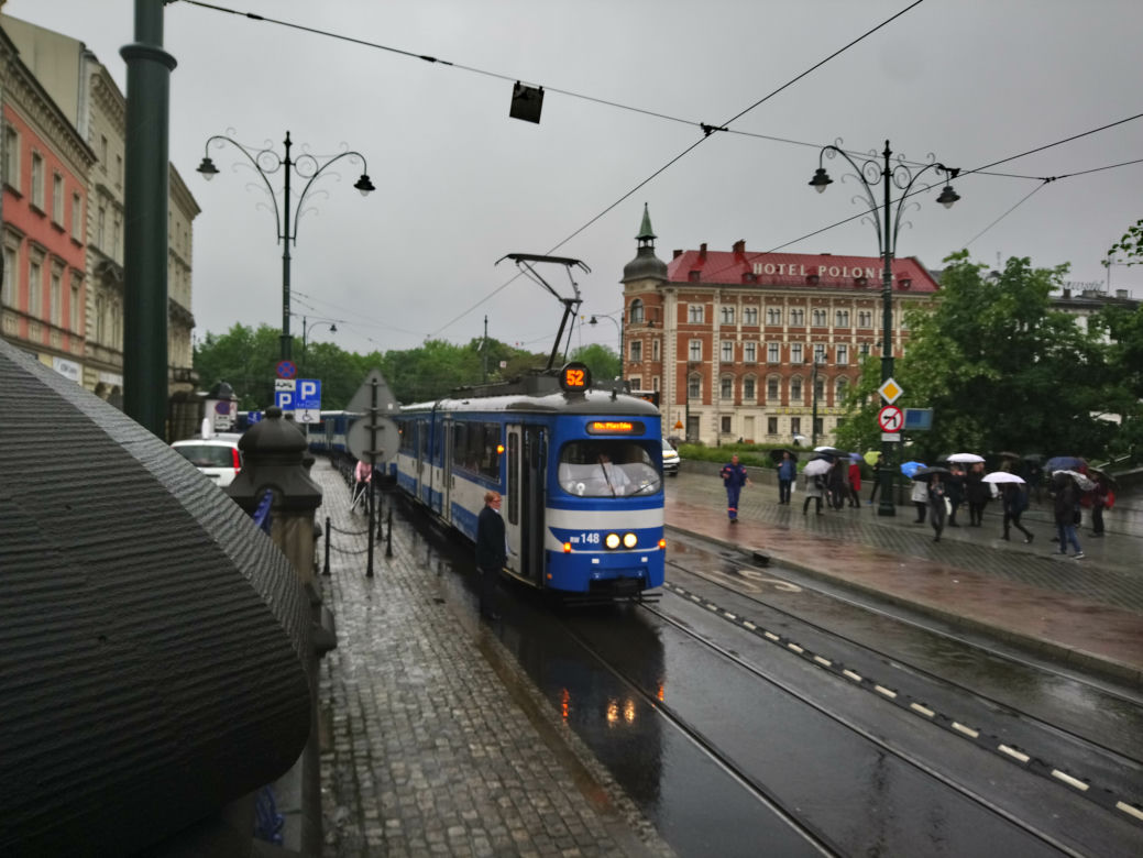 Kraków całkowicie sparaliżowany przez ulewy 23.05.2019: zalane drogi, brak prądu, nie kursują tramwaje
