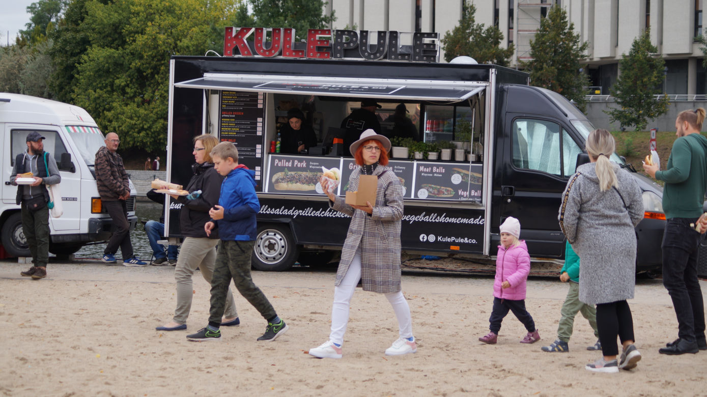 Festiwal Food Trucków 2021. Restauracje na kółkach zaparkowały na Wyspie Młyńskiej