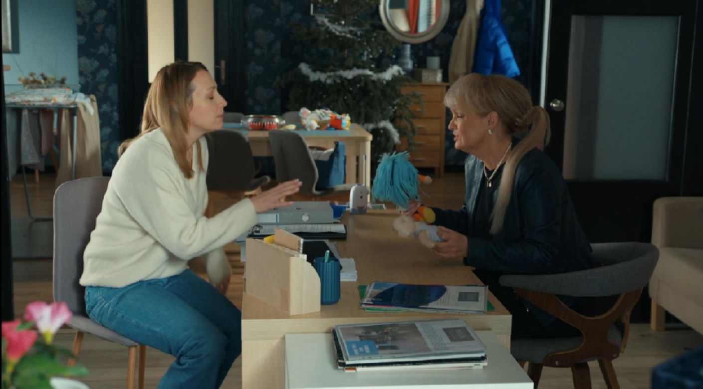 Barwy szczęścia, odcinek 3021. Asia (Anna Gzyra), Małgorzata (Adrianna Biedrzyńska)