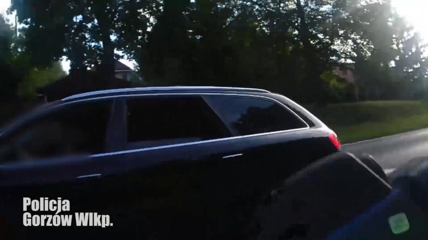 Dwulatka nie mogła oddychać. Policjanci ruszyli na pomoc