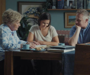 M jak miłość, odcinek 1907. Agnes (Amanda Mincewicz), Barbara (Teresa Lipowska), Artur Rogowski (Robert Moskwa)