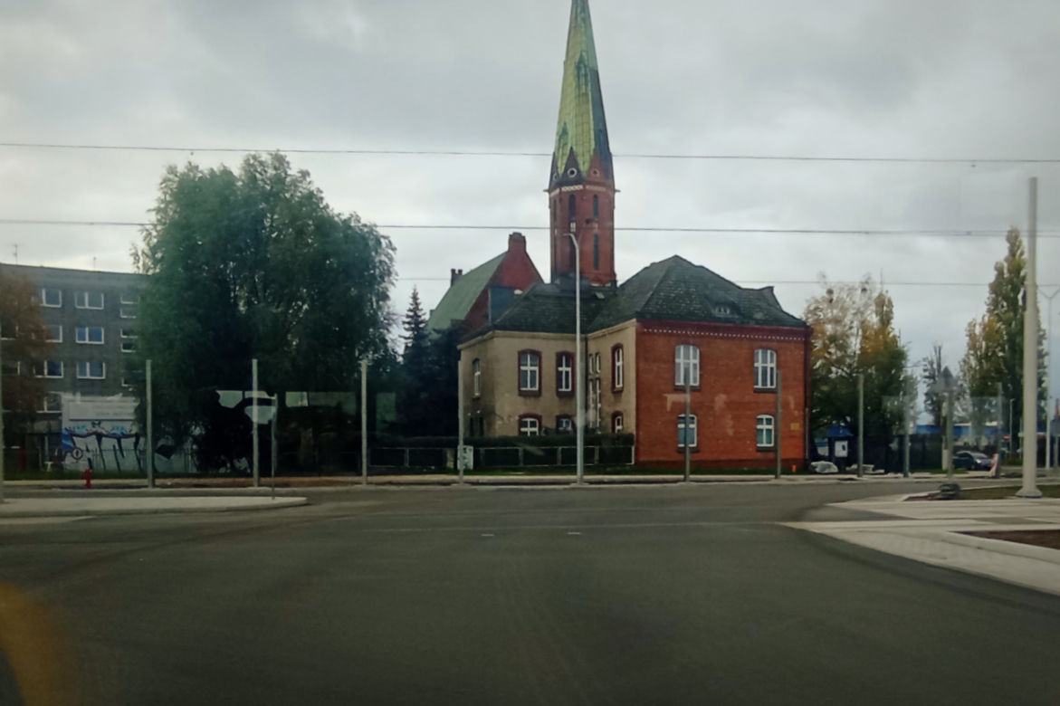 Przy Rondzie Portowców montowane są ekrany dźwiękochłonne
