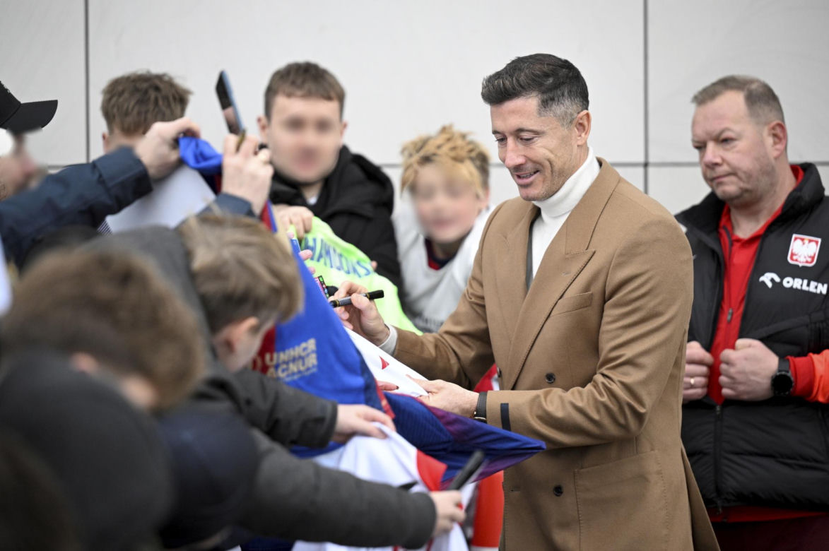 Robert Lewandowski z zegarkiem wartym kawalerkę przyjechał na kadrę! Na ręce miał prawdziwą fortunę