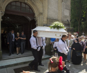 Potwór zgnije w więzieniu