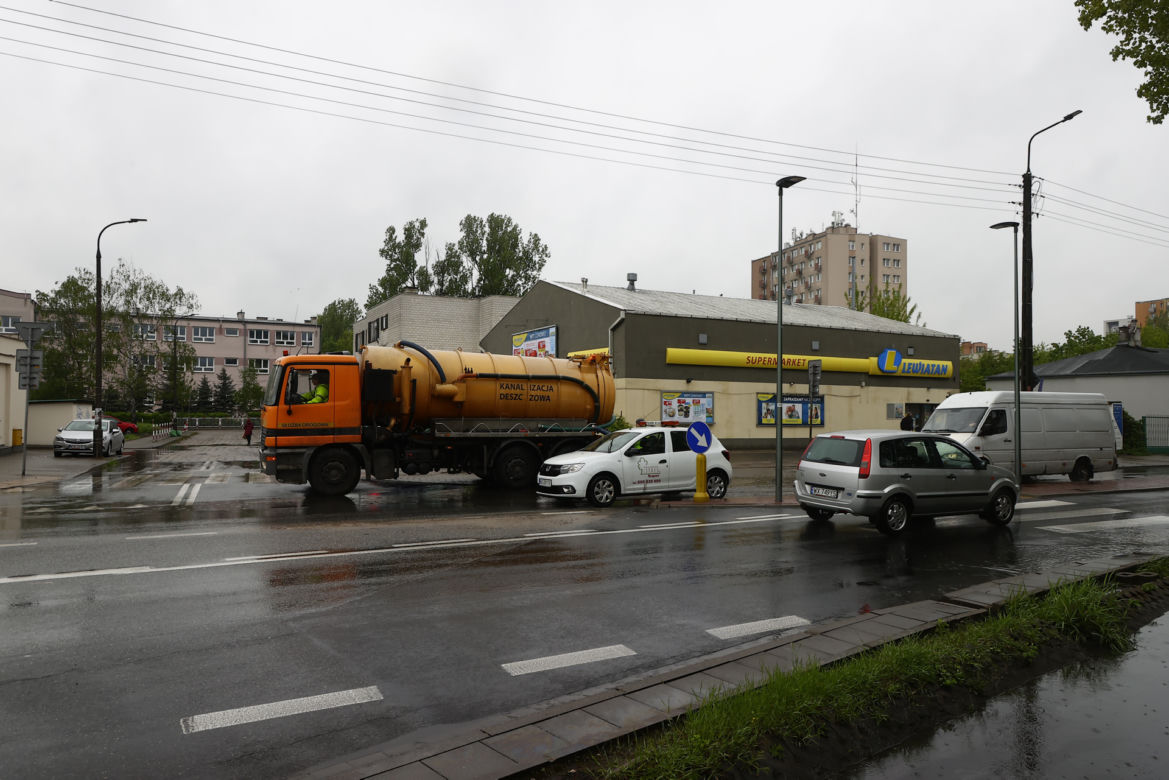 Ulice Warszawy popłynęły po ulewie