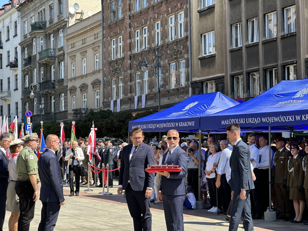 Święto Wojska Polskiego 2023 w Krakowie. Uroczystości na placu Jana Matejki