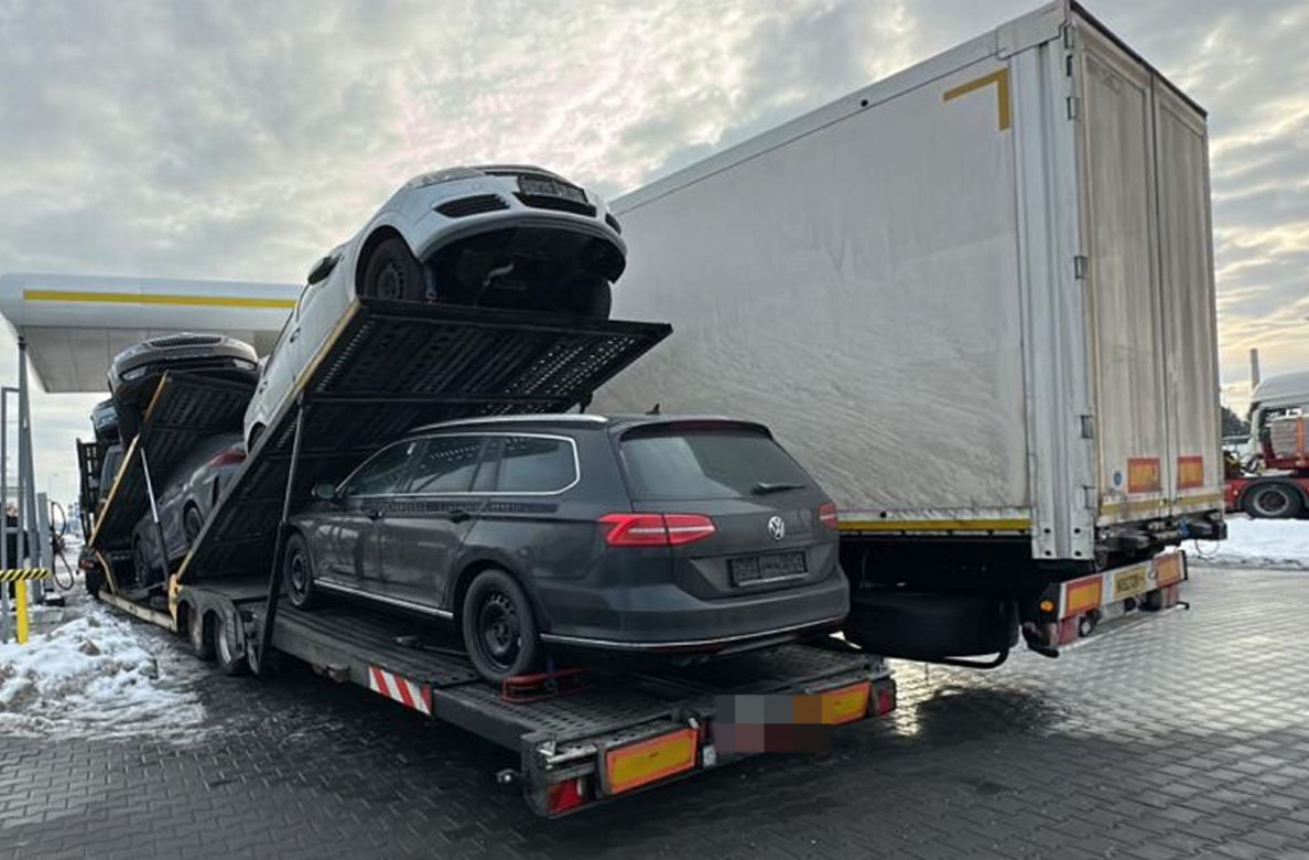 Tir roztrzaskał się na stacji paliw. Totalna demolka pod Brwinowem