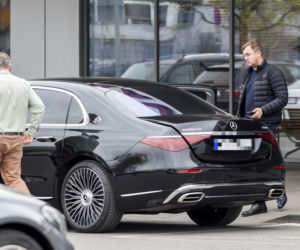 Ekstraklasa. Właściciel Widzewa Łódź przyłapany na lotnisku. Tajna misja ratunkowa