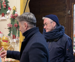 Biedroń i Śmiszek szukają prezentów pod choinkę,