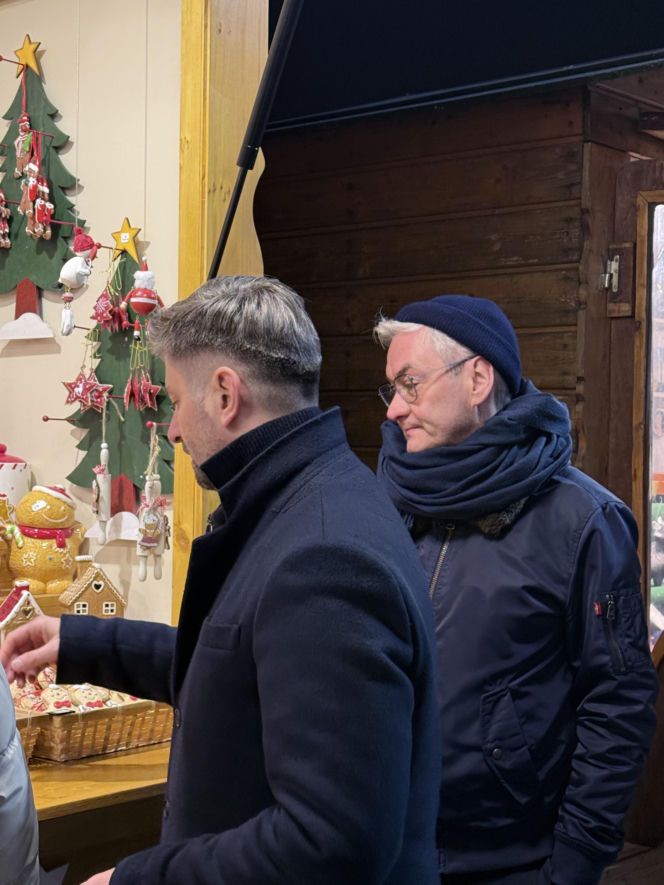 Biedroń i Śmiszek szukają prezentów pod choinkę,