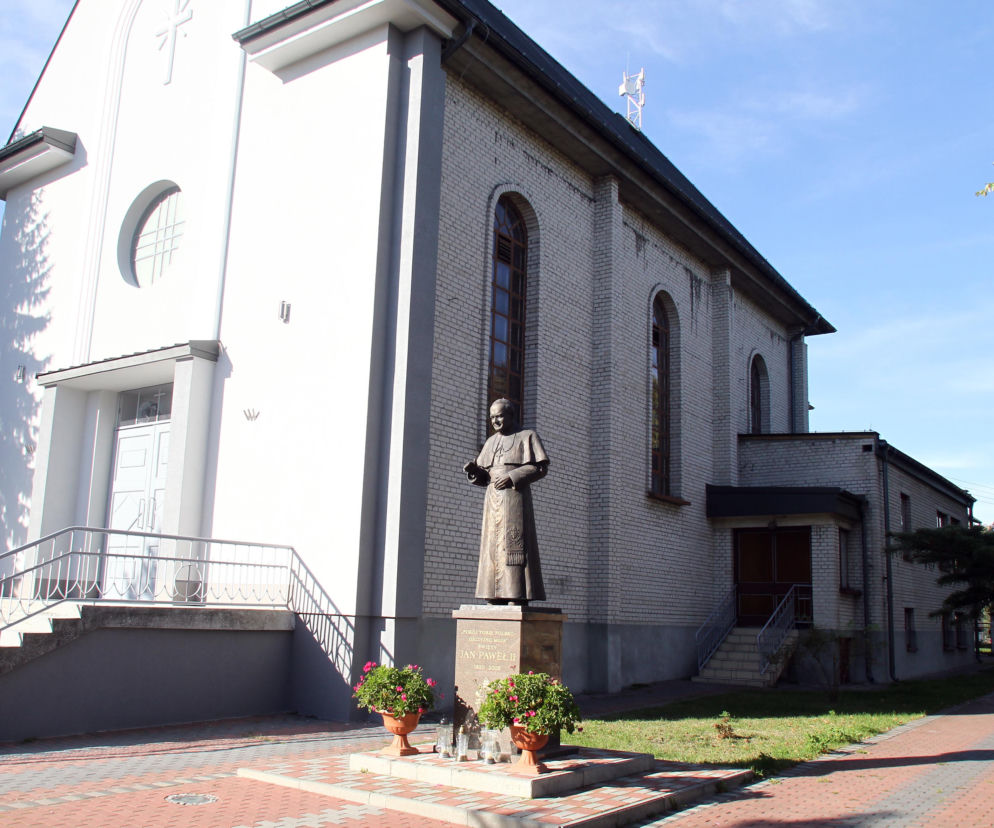 Ksiądz więził i gwałcił 14-latkę