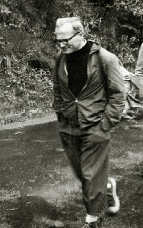 Biskup Wojtyła podczas wycieczki górskiej, lata 70. XX w. 
