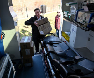Ambulans i środki medyczne jadą na Ukrainę. Tak pomaga Pomorze Zachodnie
