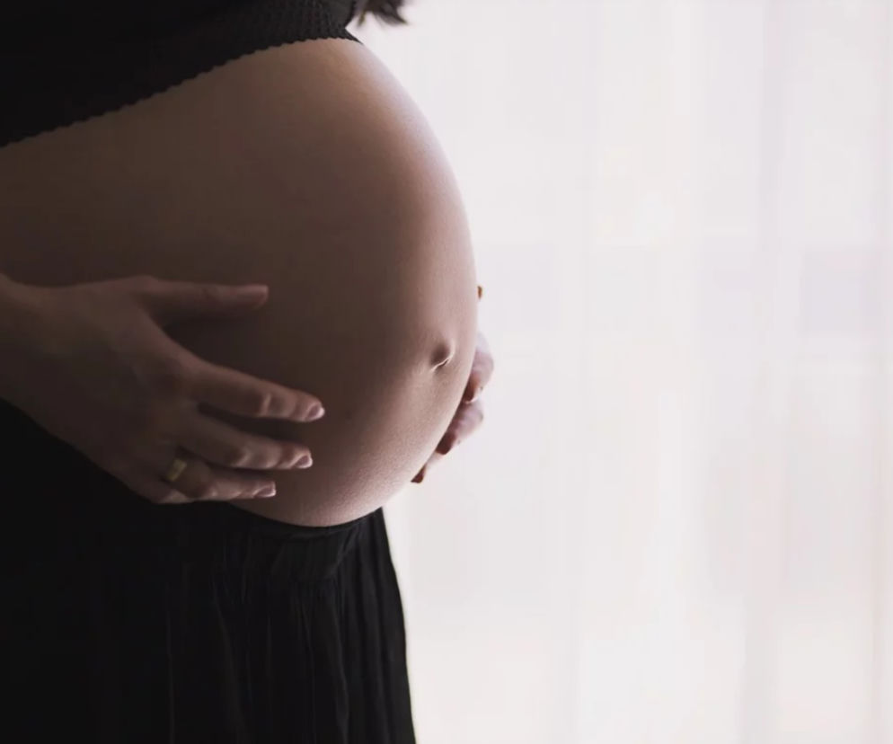 Zawiózł żonę na porodówkę! Grozi mu 30 tysięcy złotych kary za ZŁAMANIE kwarantanny!