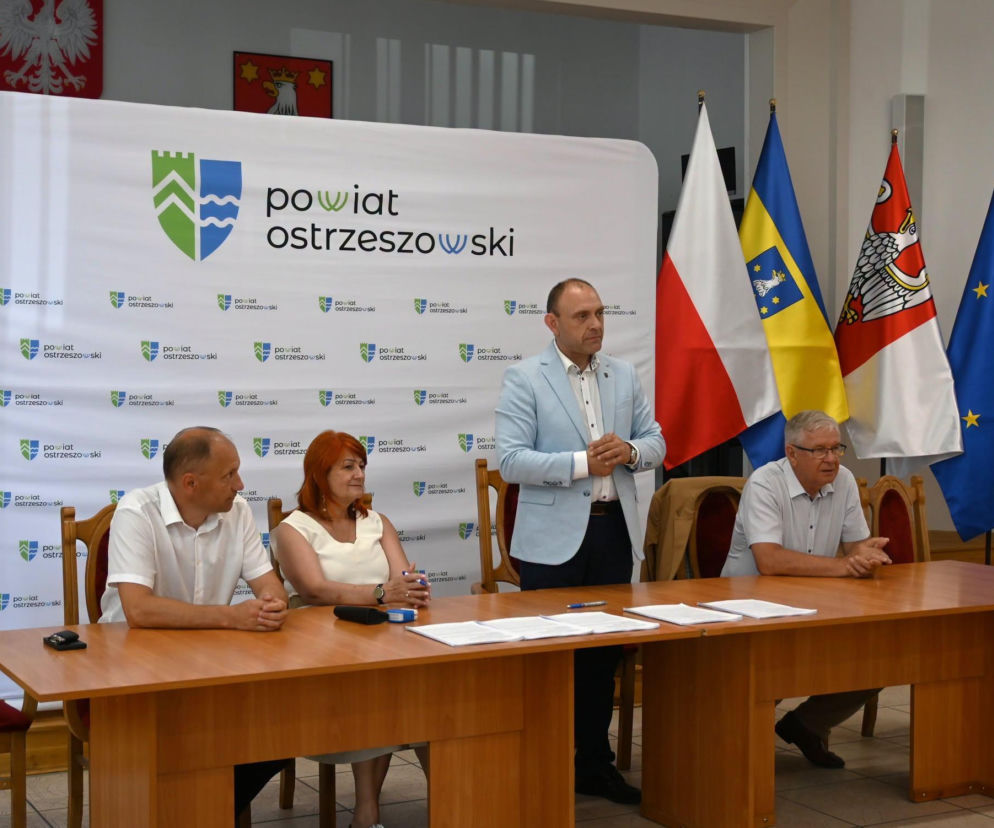 Umowy podpisane. Prawie 5 zł na drogi w powiecie ostrzeszowskim