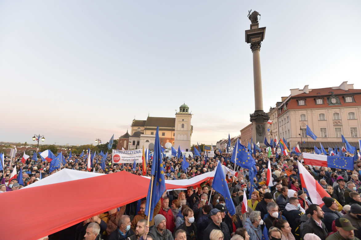 Ogromny protest w Warszawie. Tłumy ruszyły ulicami miasta, nie obyło się bez incydentów.