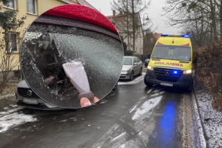 Gołoledź paraliżuje Dolny Śląsk! Ciężarówka uderzyła w słup