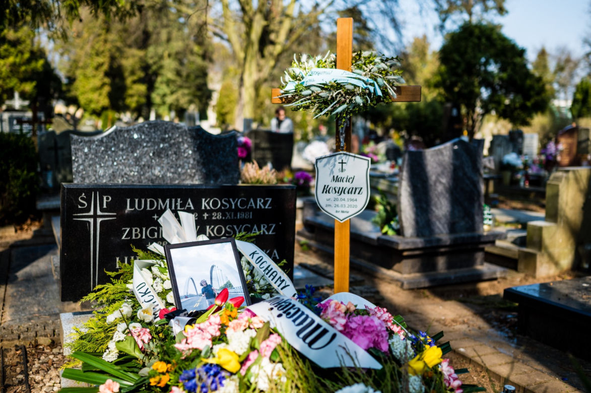Tłumy na pogrzebie Macieja Kosycarza