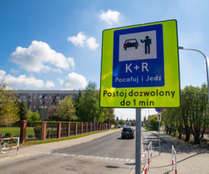 Pocałuj i jedź! Pierwsza strefa Kiss&Ride w Ełku oddana do użytku [ZDJĘCIA]