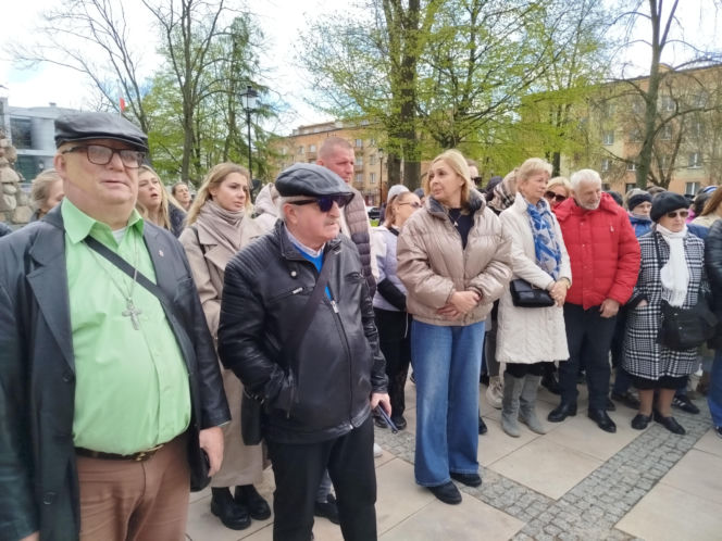 Siedlczanie uczcili minutą ciszy pamięć o zmarłym pośle Łukaszu Litewce