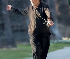 81-letni Al Pacino przyłapany jak tańczy na ulicy. Myśli, że gra w Zapachu kobiety?